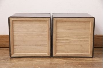 和製アンティーク　指物工芸品　美品　外箱付き!紫檀(シタン)材の深みを帯びた色合いが美しい角火鉢2個セット(木製火鉢)(R-049385)