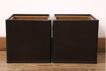 和製アンティーク　指物工芸品　美品　外箱付き!紫檀(シタン)材の深みを帯びた色合いが美しい角火鉢2個セット(木製火鉢)(R-049386)