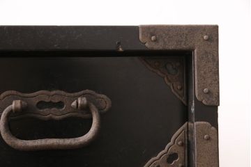 和製アンティーク　明治期　総桐材　コンパクトサイズで取り入れやすいシックな佇まいが魅力の庄内小箪笥(引き出し、チェスト、時代箪笥、桐箪笥、桐たんす)(R-049390)