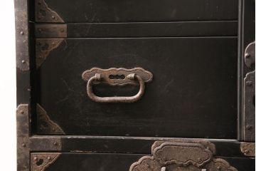 和製アンティーク　明治期　総桐材　コンパクトサイズで取り入れやすいシックな佇まいが魅力の庄内小箪笥(引き出し、チェスト、時代箪笥、桐箪笥、桐たんす)(R-049390)