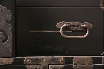 和製アンティーク　明治期　総桐材　コンパクトサイズで取り入れやすいシックな佇まいが魅力の庄内小箪笥(引き出し、チェスト、時代箪笥、桐箪笥、桐たんす)(R-049390)