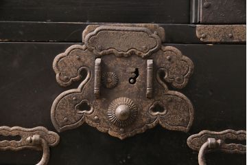 和製アンティーク　明治期　総桐材　コンパクトサイズで取り入れやすいシックな佇まいが魅力の庄内小箪笥(引き出し、チェスト、時代箪笥、桐箪笥、桐たんす)(R-049390)