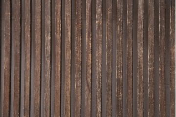 アンティーク建具　ケヤキ材・松材　細い桟が魅力の格子入り蔵戸(格子戸、玄関戸、引き戸、建具)(R-049392)