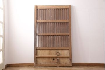 アンティーク建具　ケヤキ材・松材　細い桟が魅力の格子入り蔵戸(格子戸、玄関戸、引き戸、建具)(R-049392)