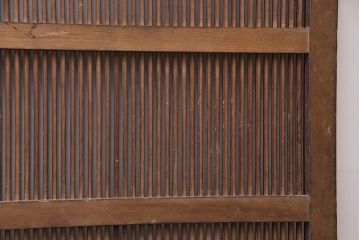 アンティーク建具　ケヤキ材・松材　細い桟が魅力の格子入り蔵戸(格子戸、玄関戸、引き戸、建具)(R-049392)