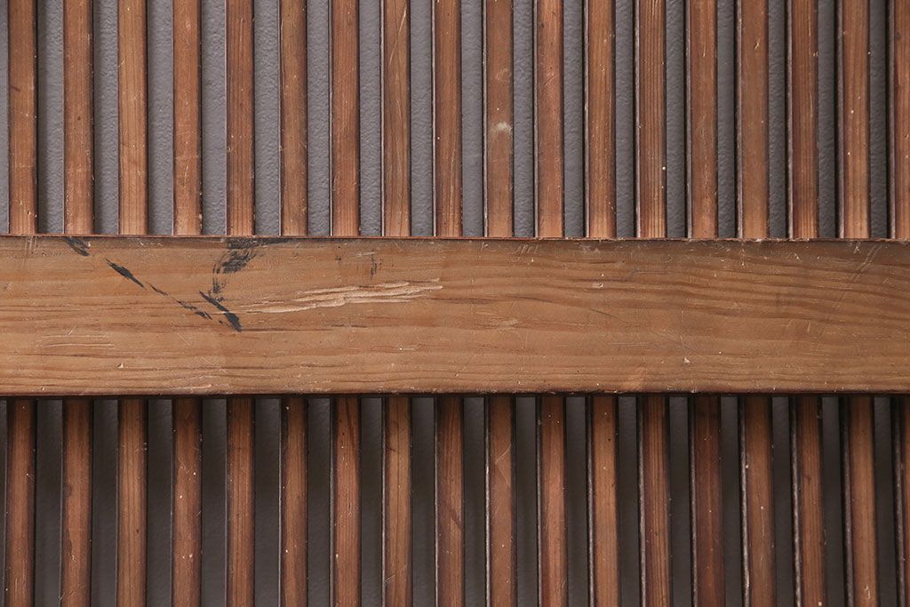 アンティーク建具　ケヤキ材・松材　細い桟が魅力の格子入り蔵戸(格子戸、玄関戸、引き戸、建具)(R-049392)