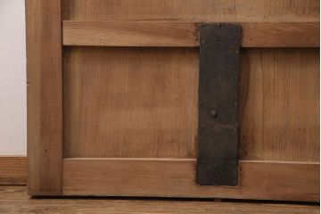 アンティーク建具　新潟産　ケヤキ材一枚板　赤みを帯びた木肌が魅力の蔵戸(引き戸、玄関戸、建具)(R-049394)