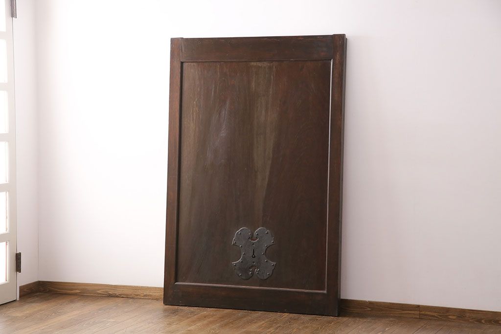 アンティーク建具　総松材　燻されたような渋い風合いが魅力の蔵戸(引き戸、玄関戸、建具)(R-049395)