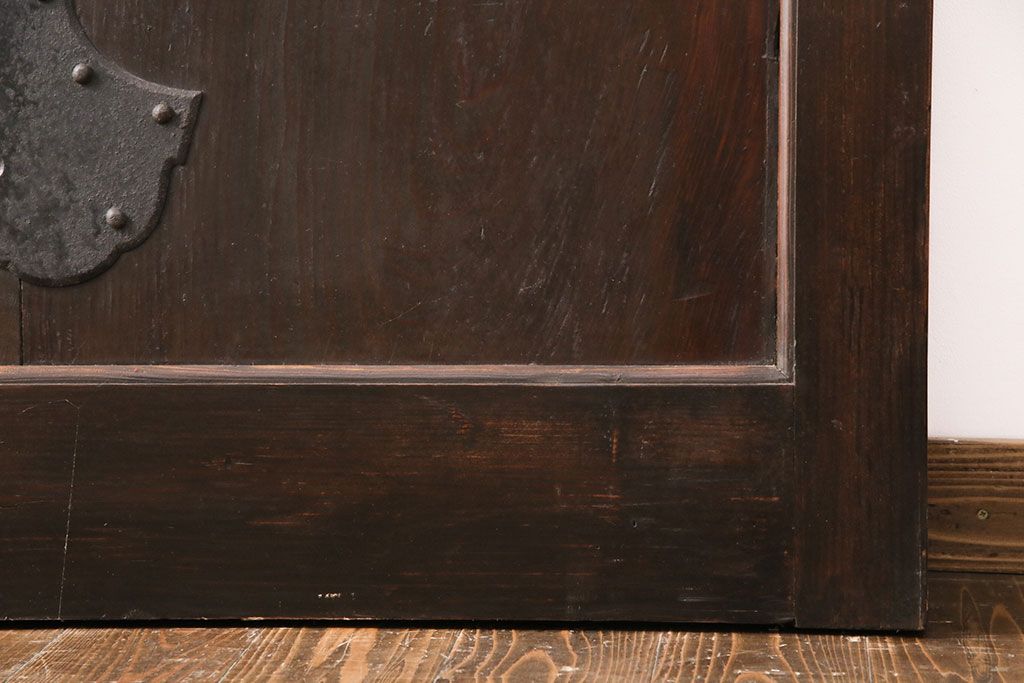 アンティーク建具　総松材　燻されたような渋い風合いが魅力の蔵戸(引き戸、玄関戸、建具)(R-049395)