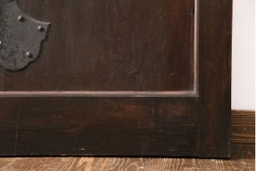 アンティーク建具　総松材　燻されたような渋い風合いが魅力の蔵戸(引き戸、玄関戸、建具)(R-049395)