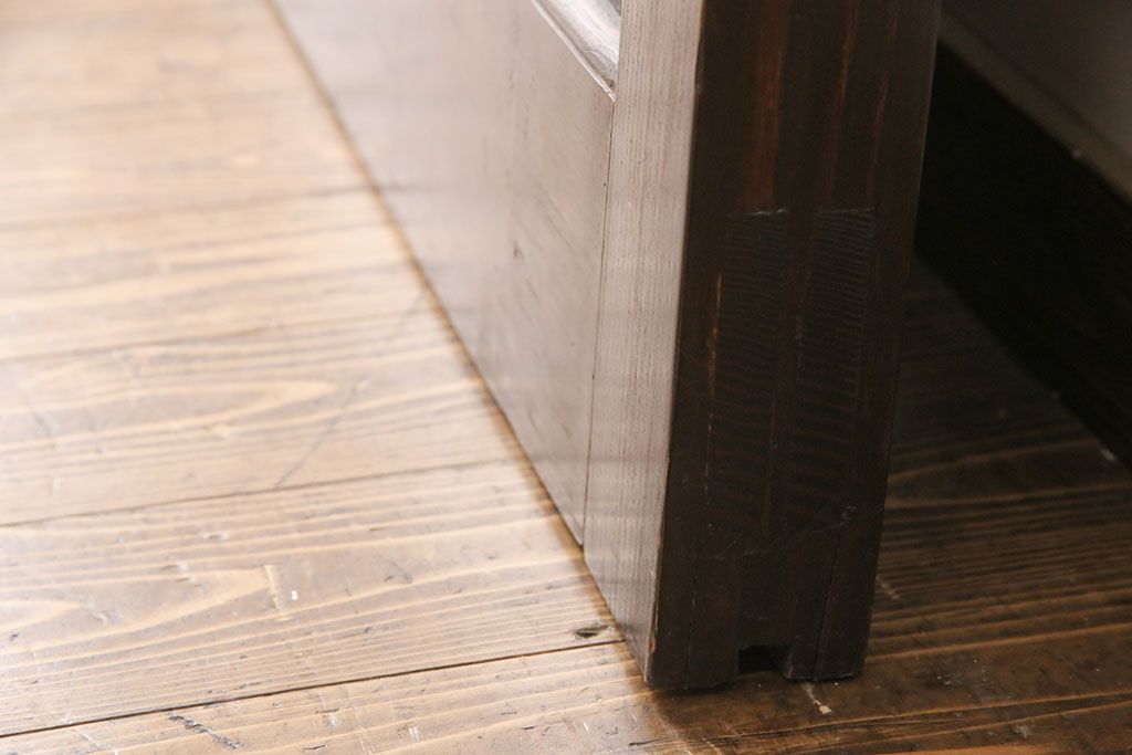 アンティーク建具　総松材　燻されたような渋い風合いが魅力の蔵戸(引き戸、玄関戸、建具)(R-049395)