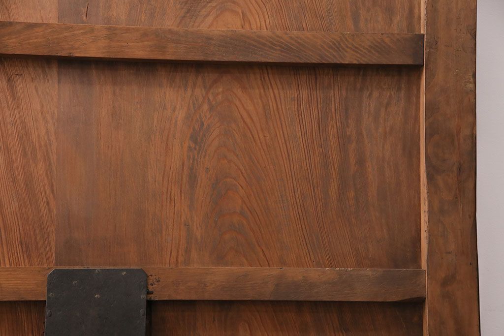 アンティーク建具　総松材　燻されたような渋い風合いが魅力の蔵戸(引き戸、玄関戸、建具)(R-049395)