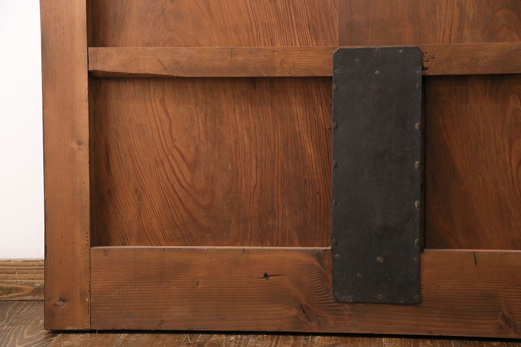 アンティーク建具　総松材　燻されたような渋い風合いが魅力の蔵戸(引き戸、玄関戸、建具)(R-049395)