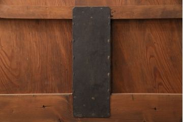 アンティーク建具　総松材　燻されたような渋い風合いが魅力の蔵戸(引き戸、玄関戸、建具)(R-049395)