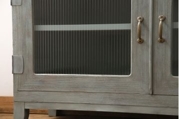 和製アンティーク　ペイントカラーとモールガラスの組み合わせがお洒落なリビングボード(ローボード、テレビ台、収納棚)(R-049399)