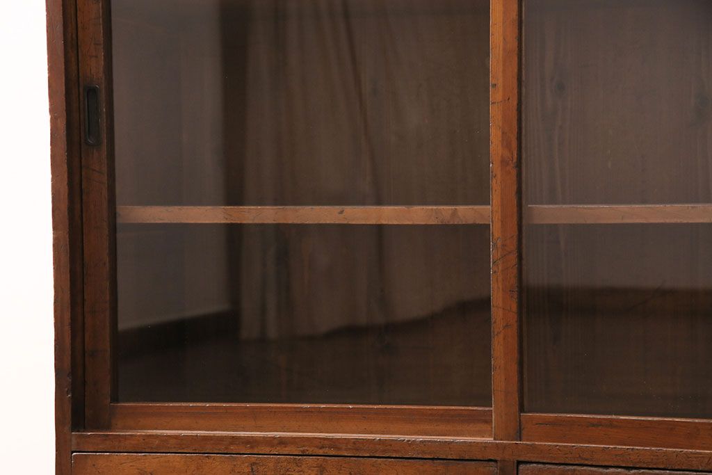 和製アンティーク　ヒノキ材製　レトロな雰囲気づくりにおすすめな戸棚(収納棚、キャビネット、飾り棚)(R-049403)