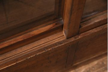 和製アンティーク　ヒノキ材製　レトロな雰囲気づくりにおすすめな戸棚(収納棚、キャビネット、飾り棚)(R-049403)