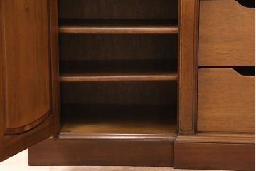 中古　DREXEL HERITAGE(ドレクセルヘリテイジ)　Triune(トライユン)　クラシカルな佇まいのキャビネット(サイドボード、リビングボード)(定価約54万円)(R-049410)