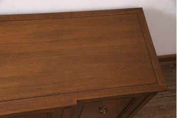 中古　DREXEL HERITAGE(ドレクセルヘリテイジ)　Triune(トライユン)　クラシカルな佇まいのキャビネット(サイドボード、リビングボード)(定価約54万円)(R-049410)