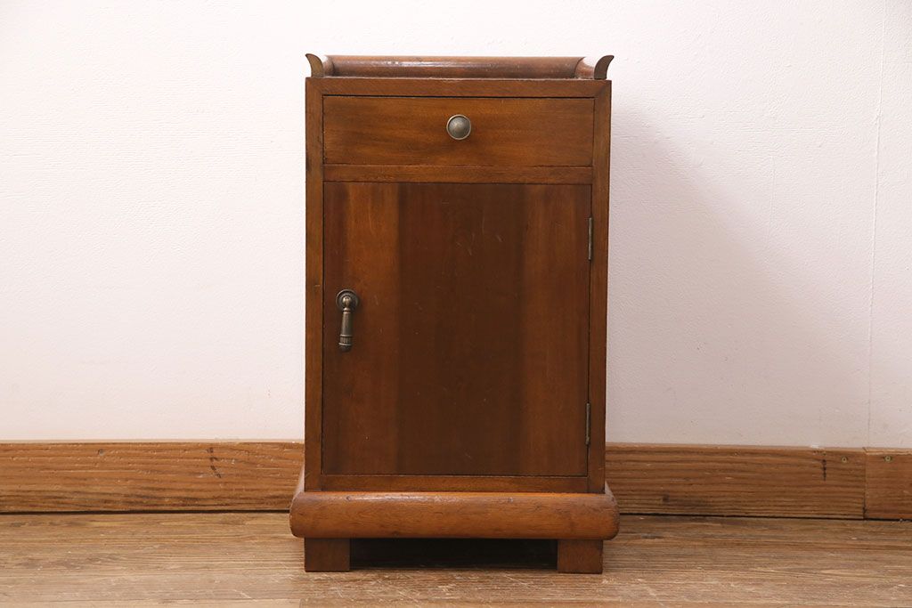 和製アンティーク　楠木　レトロで可愛らしい!小振りなサイズのサイドキャビネット(電話台、収納棚)(R-049414)