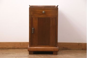 和製アンティーク　楠木　レトロで可愛らしい!小振りなサイズのサイドキャビネット(電話台、収納棚)(R-049414)