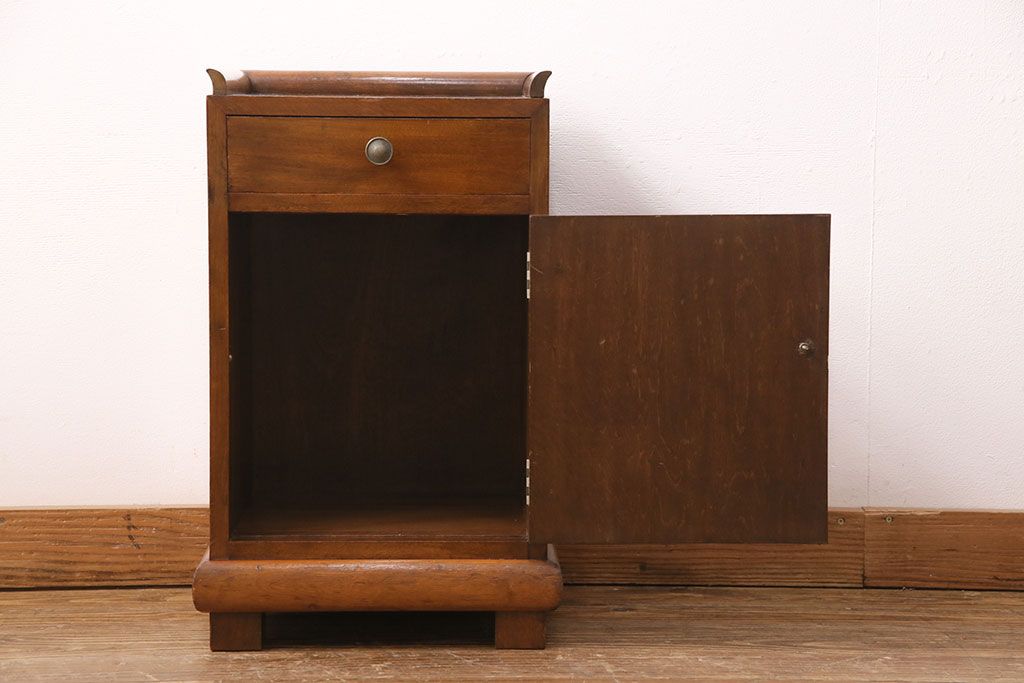 和製アンティーク　楠木　レトロで可愛らしい!小振りなサイズのサイドキャビネット(電話台、収納棚)(R-049414)