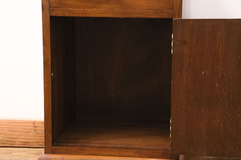 和製アンティーク　楠木　レトロで可愛らしい!小振りなサイズのサイドキャビネット(電話台、収納棚)(R-049414)