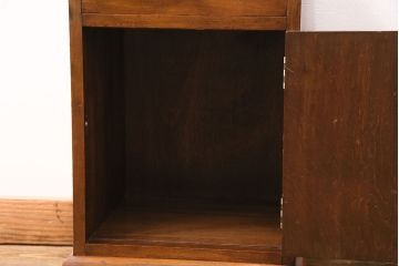 和製アンティーク　楠木　レトロで可愛らしい!小振りなサイズのサイドキャビネット(電話台、収納棚)(R-049414)