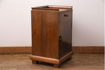 和製アンティーク　楠木　レトロで可愛らしい!小振りなサイズのサイドキャビネット(電話台、収納棚)(R-049414)