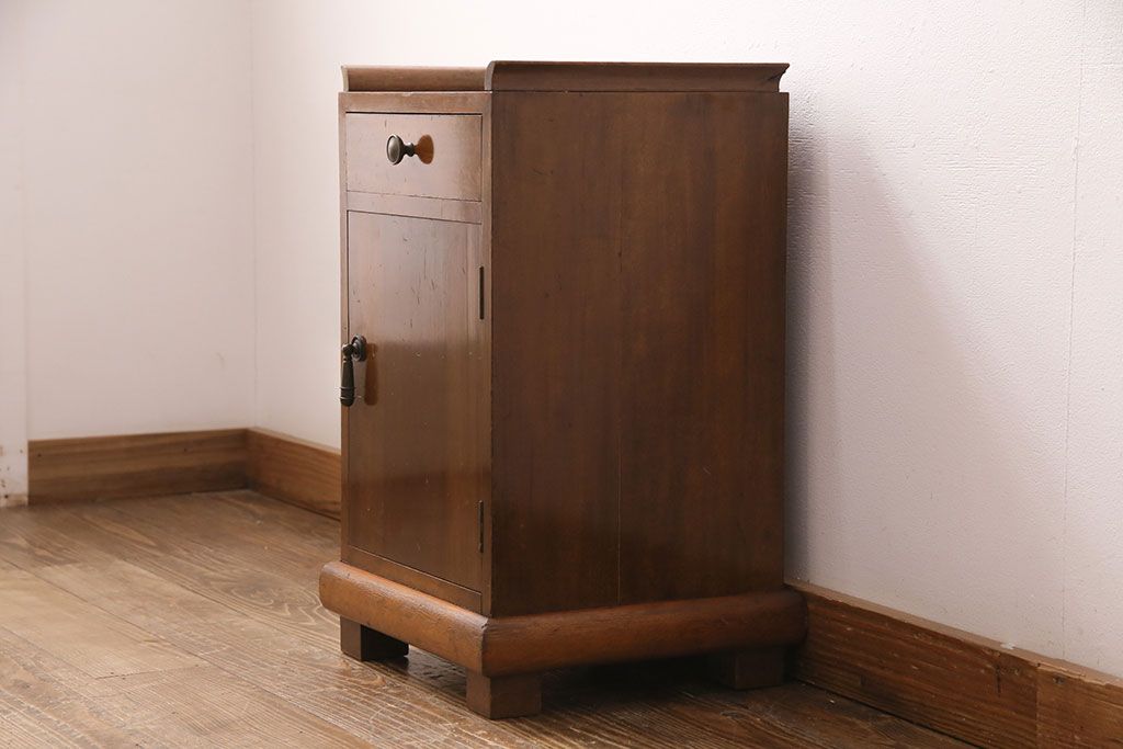 和製アンティーク　楠木　レトロで可愛らしい!小振りなサイズのサイドキャビネット(電話台、収納棚)(R-049414)