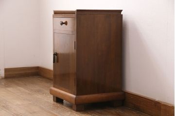 和製アンティーク　楠木　レトロで可愛らしい!小振りなサイズのサイドキャビネット(電話台、収納棚)(R-049414)