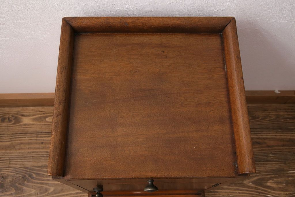 和製アンティーク　楠木　レトロで可愛らしい!小振りなサイズのサイドキャビネット(電話台、収納棚)(R-049414)