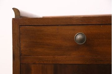 和製アンティーク　楠木　レトロで可愛らしい!小振りなサイズのサイドキャビネット(電話台、収納棚)(R-049414)