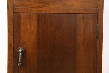 和製アンティーク　楠木　レトロで可愛らしい!小振りなサイズのサイドキャビネット(電話台、収納棚)(R-049414)