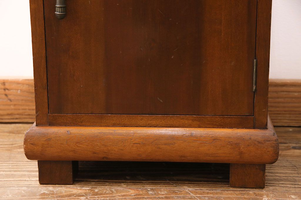 和製アンティーク　楠木　レトロで可愛らしい!小振りなサイズのサイドキャビネット(電話台、収納棚)(R-049414)