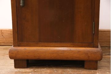 和製アンティーク　楠木　レトロで可愛らしい!小振りなサイズのサイドキャビネット(電話台、収納棚)(R-049414)