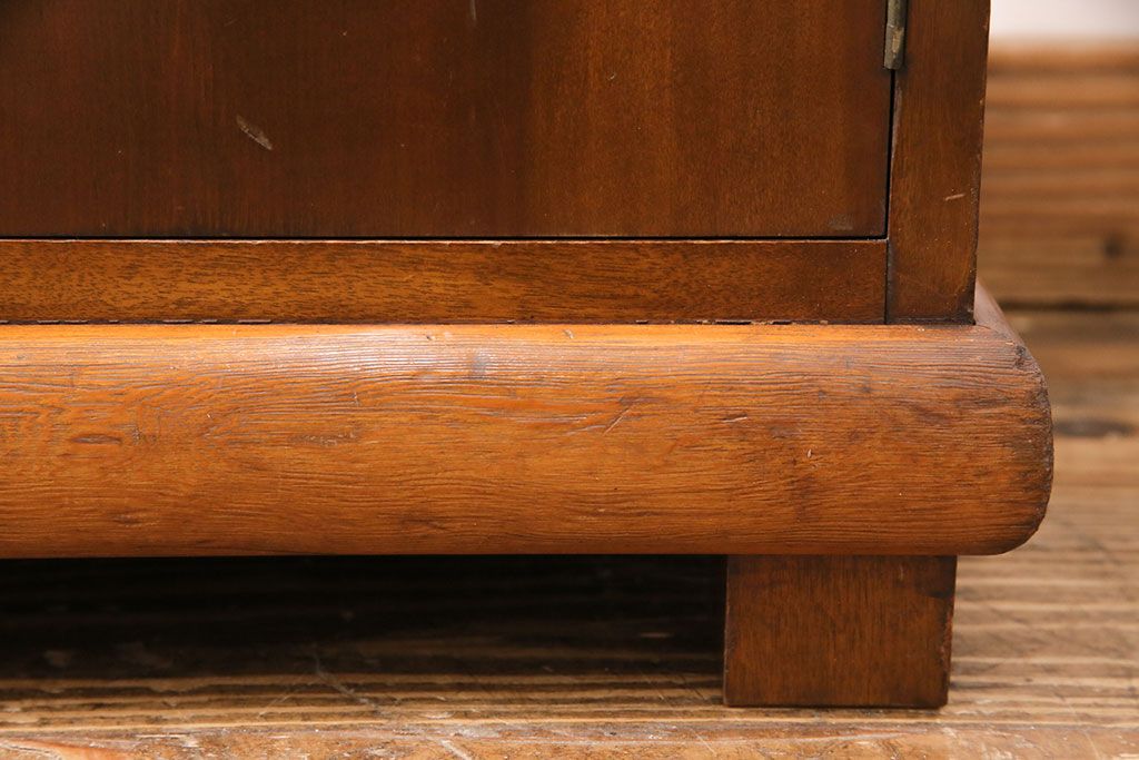 和製アンティーク　楠木　レトロで可愛らしい!小振りなサイズのサイドキャビネット(電話台、収納棚)(R-049414)