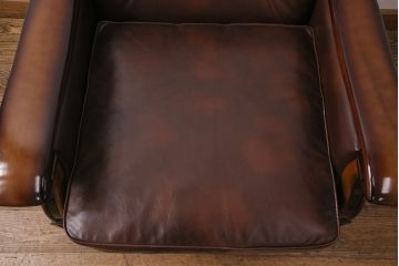 ヴィンテージ　カリモク家具(karimoku)　渋い雰囲気が格好良いレトロソファ(一人掛け、アームソファ、合皮、ビンテージ)(R-049415)