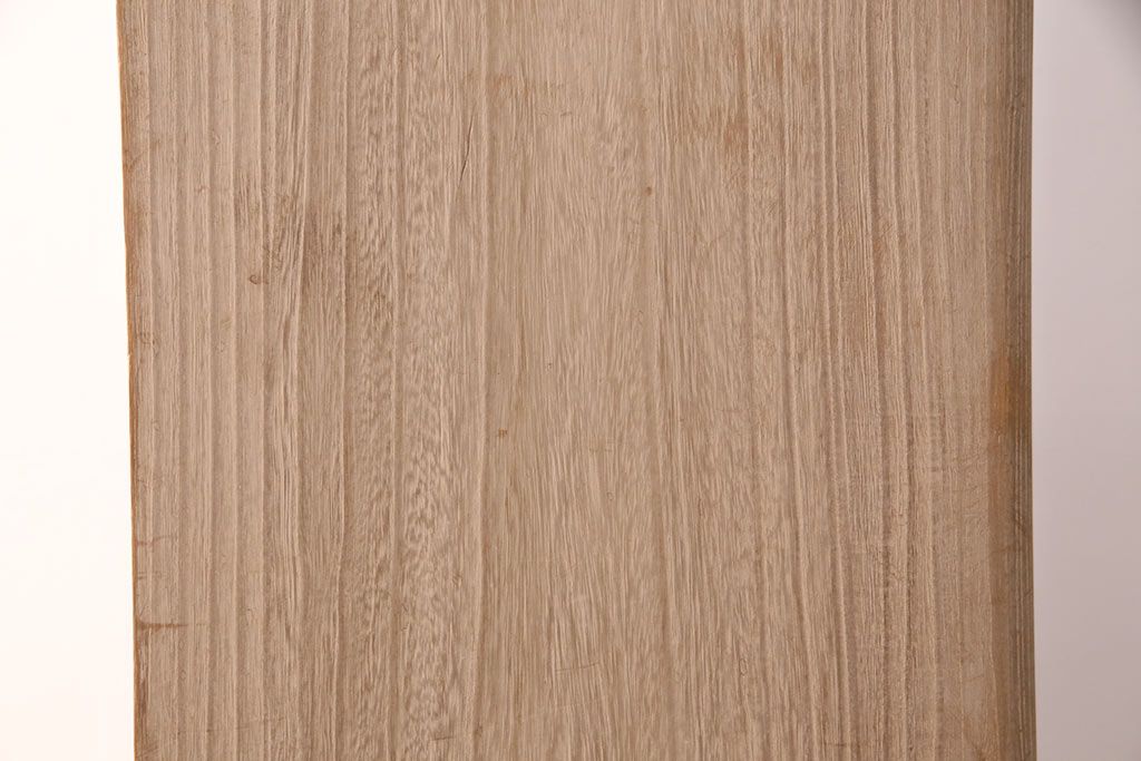 中古　国産　衣装盆付き　上品なデザインの引手金具が魅力的な総桐箪笥(胴丸、衣装箪笥、着物箪笥、和タンス、桐たんす)(定価140万円)(R-049419)