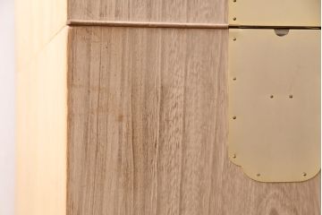 中古　国産　衣装盆付き　上品なデザインの引手金具が魅力的な総桐箪笥(胴丸、衣装箪笥、着物箪笥、和タンス、桐たんす)(定価140万円)(R-049419)