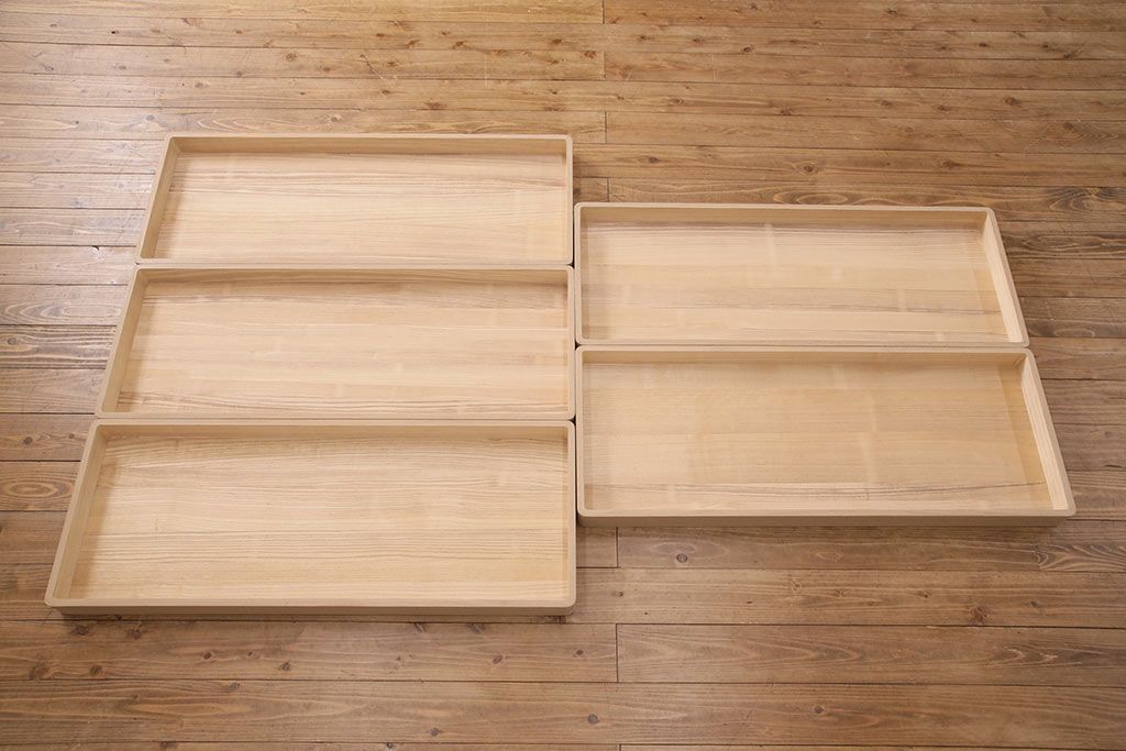 中古　国産　衣装盆付き　上品なデザインの引手金具が魅力的な総桐箪笥(胴丸、衣装箪笥、着物箪笥、和タンス、桐たんす)(定価140万円)(R-049419)