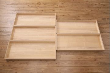 中古　国産　衣装盆付き　上品なデザインの引手金具が魅力的な総桐箪笥(胴丸、衣装箪笥、着物箪笥、和タンス、桐たんす)(定価140万円)(R-049419)