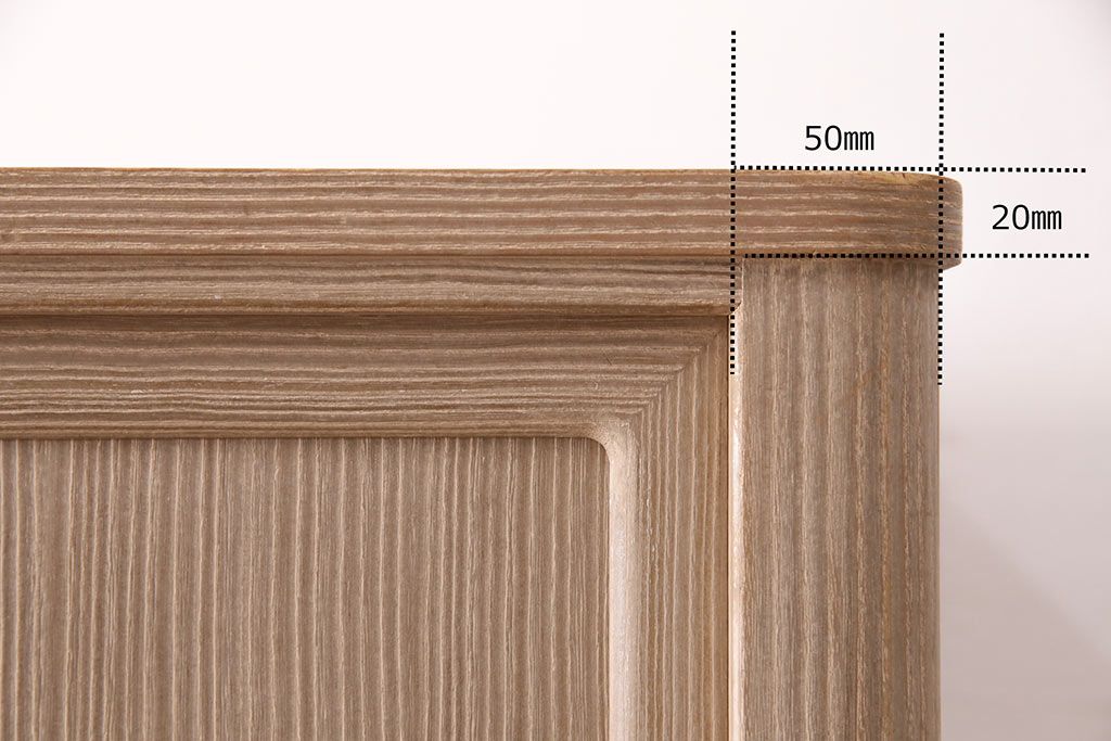 中古　国産　衣装盆付き　上品なデザインの引手金具が魅力的な総桐箪笥(胴丸、衣装箪笥、着物箪笥、和タンス、桐たんす)(定価140万円)(R-049419)