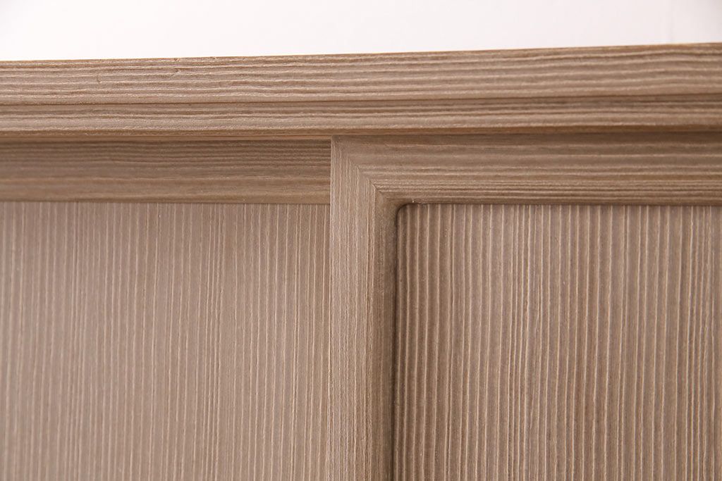 中古　国産　衣装盆付き　上品なデザインの引手金具が魅力的な総桐箪笥(胴丸、衣装箪笥、着物箪笥、和タンス、桐たんす)(定価140万円)(R-049419)