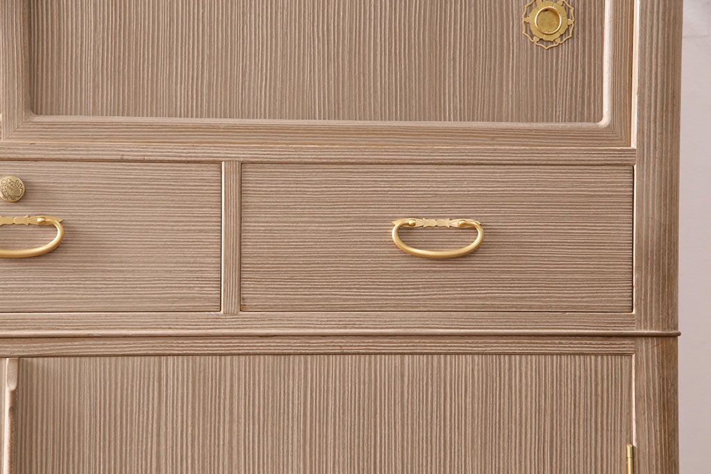 中古　国産　衣装盆付き　上品なデザインの引手金具が魅力的な総桐箪笥(胴丸、衣装箪笥、着物箪笥、和タンス、桐たんす)(定価140万円)(R-049419)