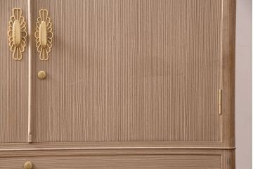 中古　国産　衣装盆付き　上品なデザインの引手金具が魅力的な総桐箪笥(胴丸、衣装箪笥、着物箪笥、和タンス、桐たんす)(定価140万円)(R-049419)