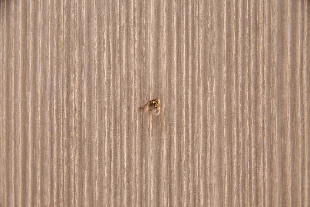 中古　国産　衣装盆付き　上品なデザインの引手金具が魅力的な総桐箪笥(胴丸、衣装箪笥、着物箪笥、和タンス、桐たんす)(定価140万円)(R-049419)