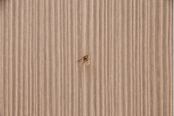 中古　国産　衣装盆付き　上品なデザインの引手金具が魅力的な総桐箪笥(胴丸、衣装箪笥、着物箪笥、和タンス、桐たんす)(定価140万円)(R-049419)