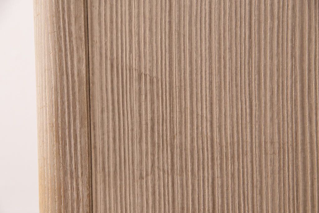 中古　国産　衣装盆付き　上品なデザインの引手金具が魅力的な総桐箪笥(胴丸、衣装箪笥、着物箪笥、和タンス、桐たんす)(定価140万円)(R-049419)