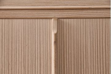 中古　国産　衣装盆付き　上品なデザインの引手金具が魅力的な総桐箪笥(胴丸、衣装箪笥、着物箪笥、和タンス、桐たんす)(定価140万円)(R-049419)